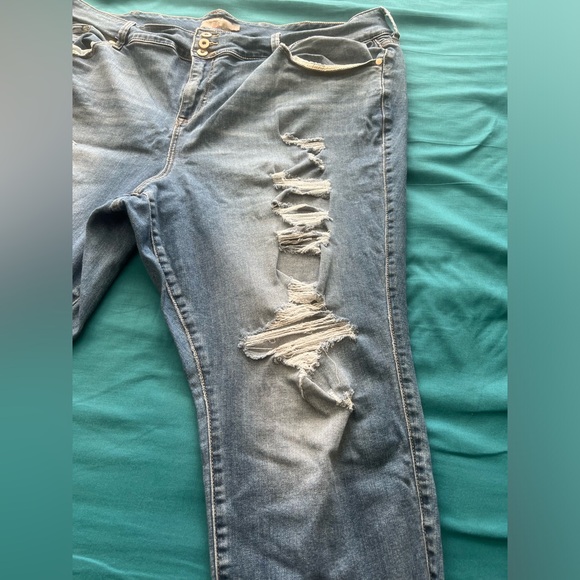 Torrid 28R Super Soft Jegging Medium Wash - Picture 6 of 11